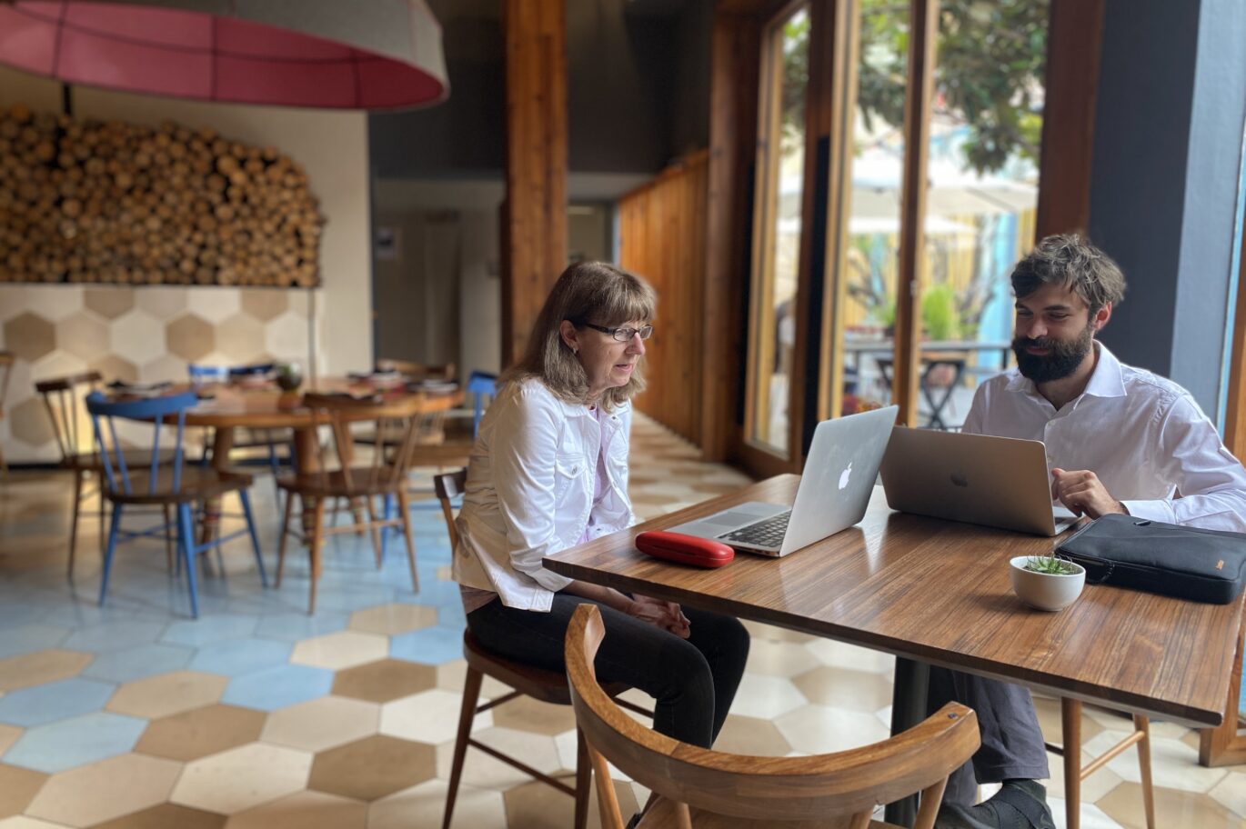 Spanish tutor and student in a one-on-one session at the Fluenz Spanish Bootcamp in Mexico City, part of the most intensive and personalized Spanish immersion program in the world, designed for high-achieving adult learners.
