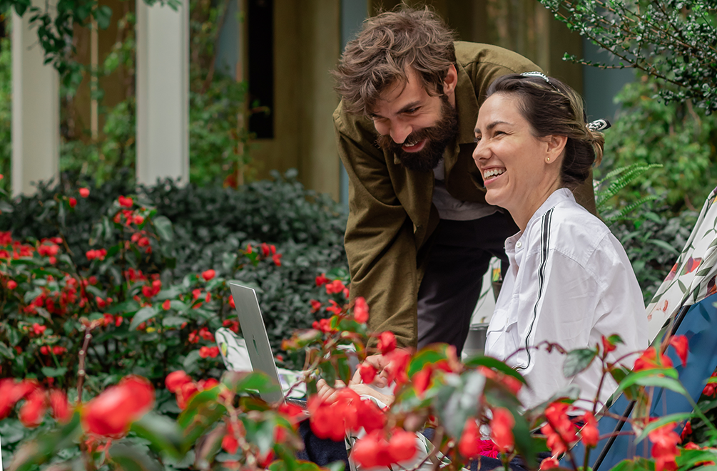 onia Gil, founder of Fluenz, sharing a moment with a Spanish tutor from the Fluenz Online Spanish Immersion, a personalized program designed to help adults learn Spanish online through engaging one-on-one sessions via Zoom.