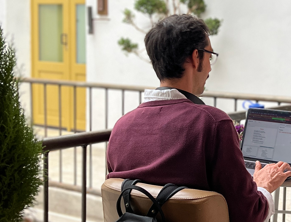 How does Fluenz online Spanish immersion handle advanced grammar complexity?