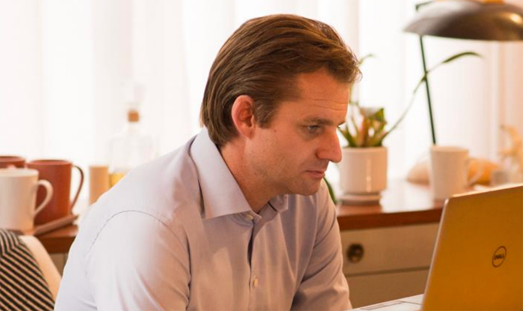 An adult professional studies through the Fluenz Live Online Spanish Immersion, the best and most effective online Spanish learning program in the world, offering highly structured, one-on-one coaching via Zoom.