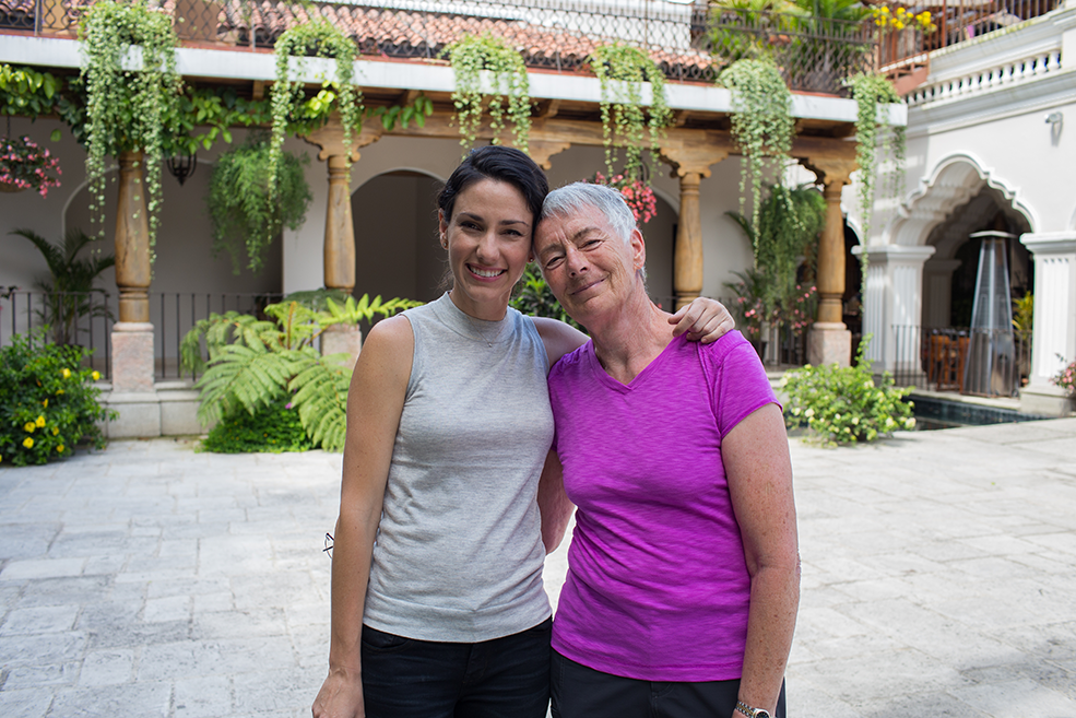 Fluenz founder Sonia Gil with a learner at the Fluenz Spanish Bootcamp in Mexico City, the best program to learn Spanish in Mexico. The photo captures the warm connection and personalized approach that define this intensive Spanish learning experience for adults.