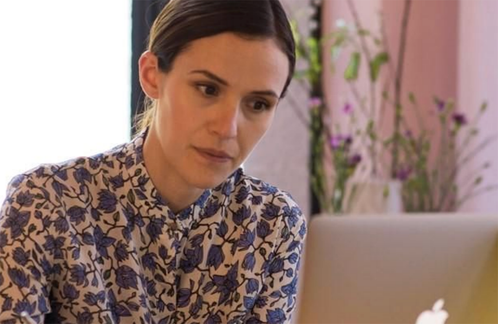 An adult student participating in a personalized one-on-one session through Fluenz Live Online, the premier online Spanish immersion program for adults looking to learn Spanish on Zoom with expert tutors.