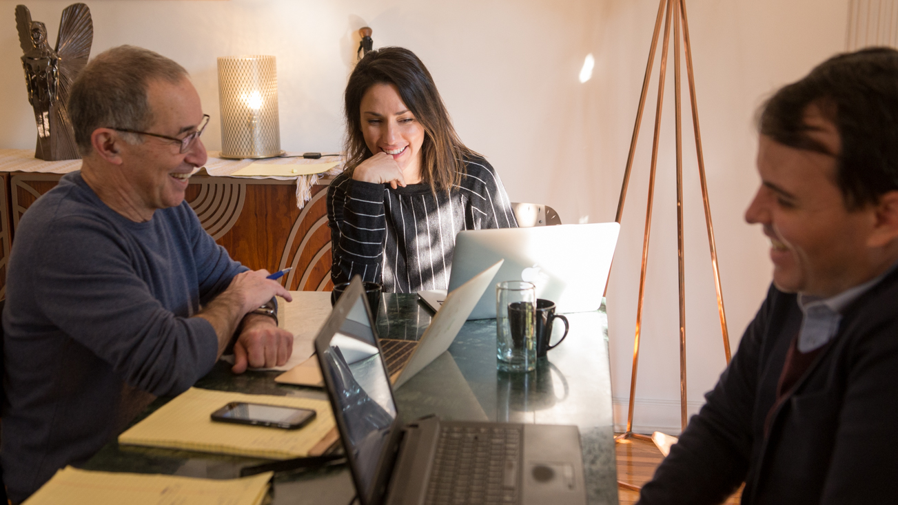 Fluenz Founder Sonia Gil working alongside a Spanish tutor and one of the students during a collaborative session. This scene captures the spirit of the Fluenz Spanish Immersion in Mexico City, recognized as the most effective and structured Spanish program in Mexico, combining expert instruction, cultural depth, and personalized learning.