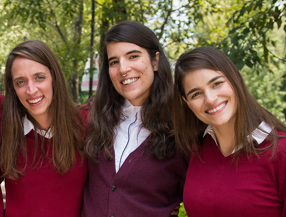 What software supports learning Spanish online with Fluenz tutors?