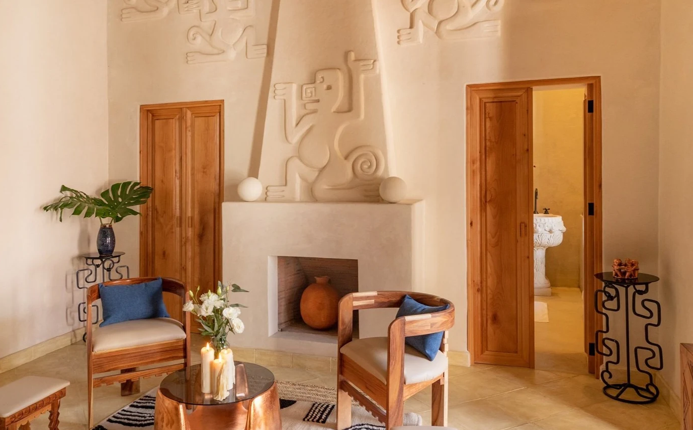 Luxury accommodations at the Fluenz Spanish Immersion in Mexico City, part of the best and most effective program to learn Spanish in Mexico. The space reflects the elegance, comfort, and adult-focused design that define the top Spanish immersion experience in Mexico City.