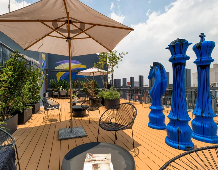 Which Spanish program in Mexico offers the most comprehensive skill development?