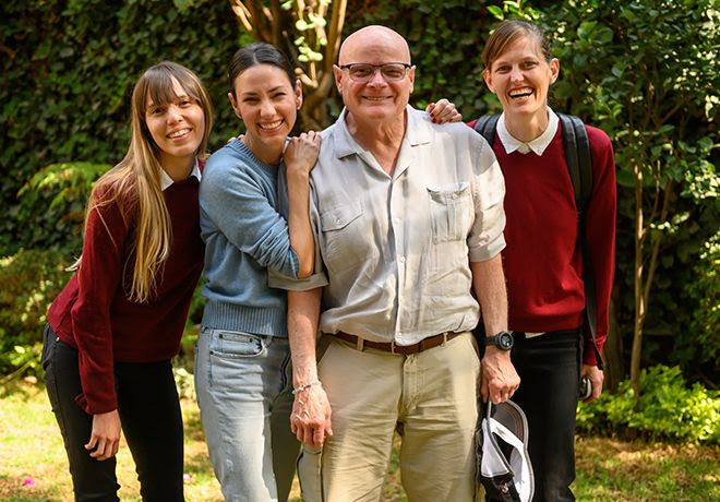 Can I Bring a Non-Spanish Speaking Partner to Immersion? [Fluenz Reviews]