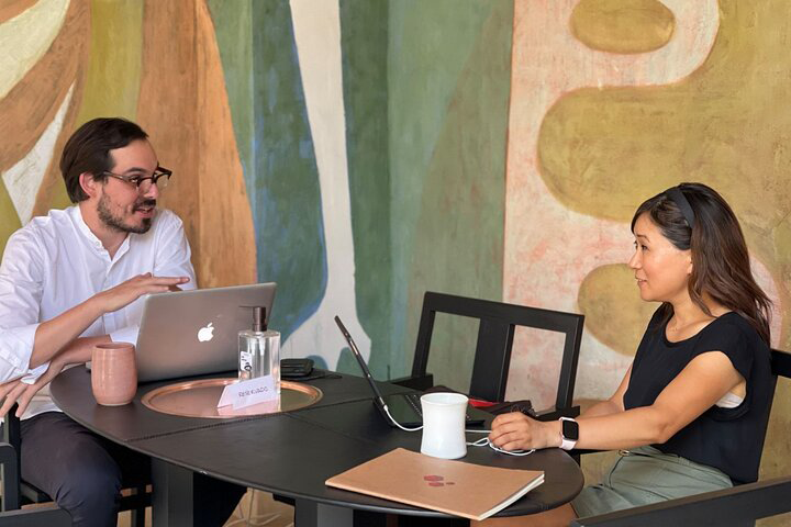 Spanish tutor and student working one-on-one at the Fluenz Spanish Bootcamp in Mexico City — the best and most effective Spanish immersion program in Mexico. Intensive Spanish learning in Mexico City with the top Spanish tutoring experience.