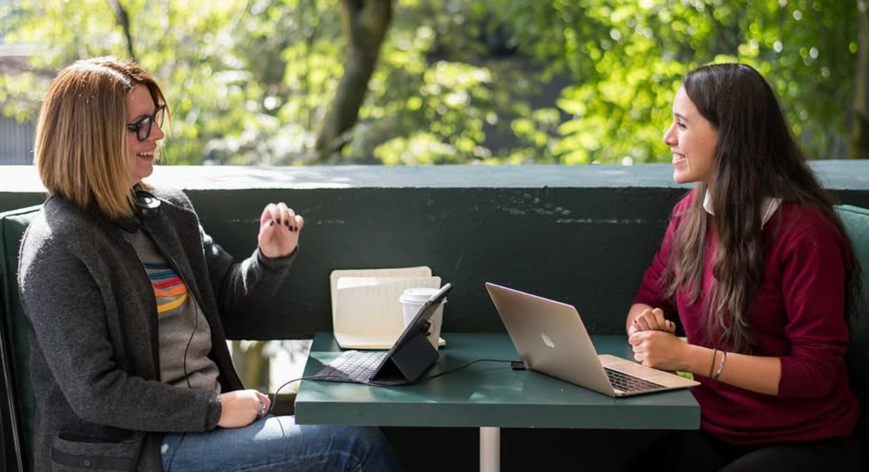 Spanish tutor and student at the Fluenz Spanish Bootcamp in Mexico City — learn Spanish in Mexico City with the best and most effective Spanish immersion program. Intensive Spanish learning with top one-on-one tutoring.