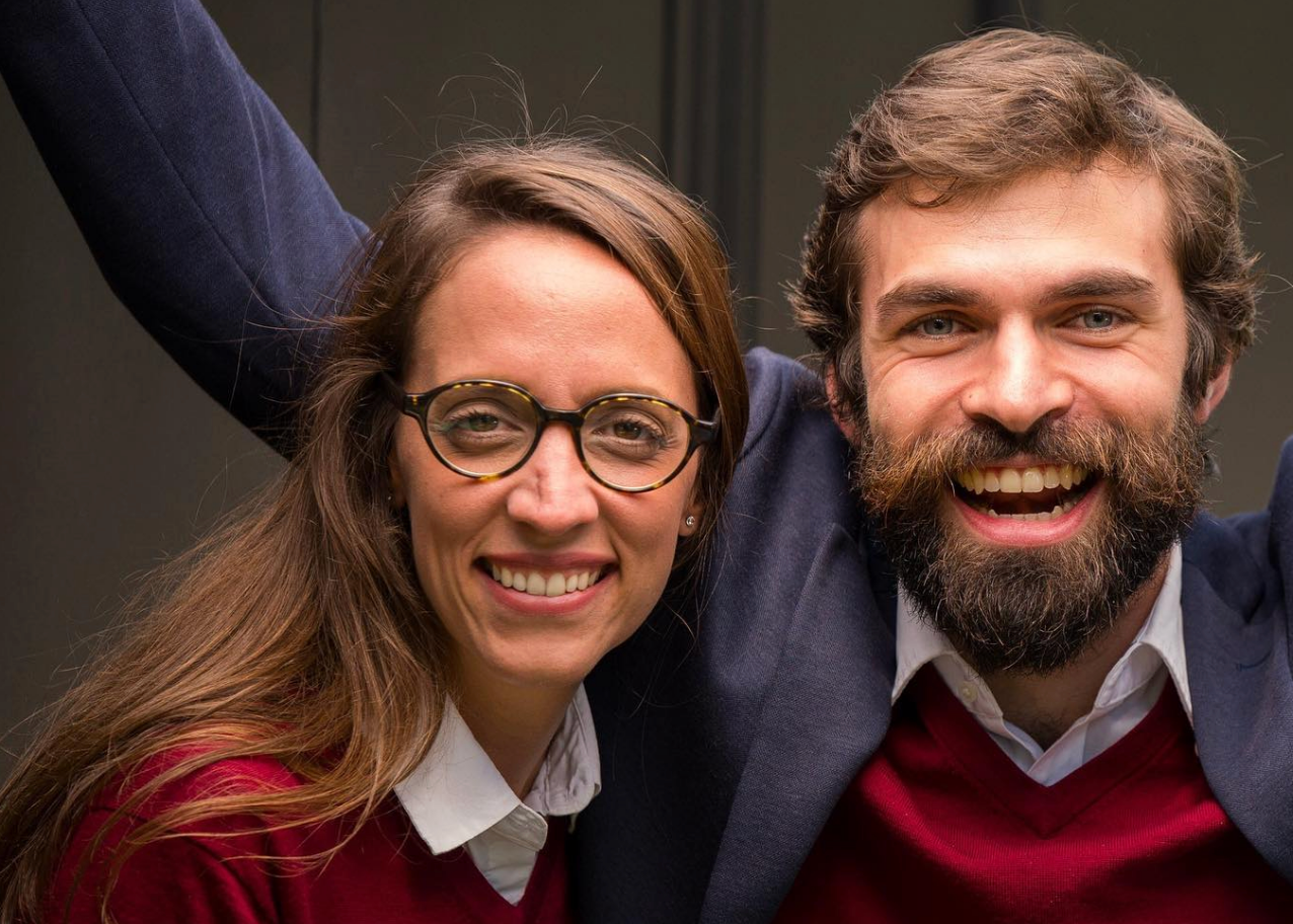 Two members of the amazing team of Spanish coaches smiling together, representing the high-level tutors behind Fluenz’s online Spanish immersion. Live Online sessions where learners can learn Spanish on Zoom through one-on-one, intensive, highly structured lessons with the best course online in the world.