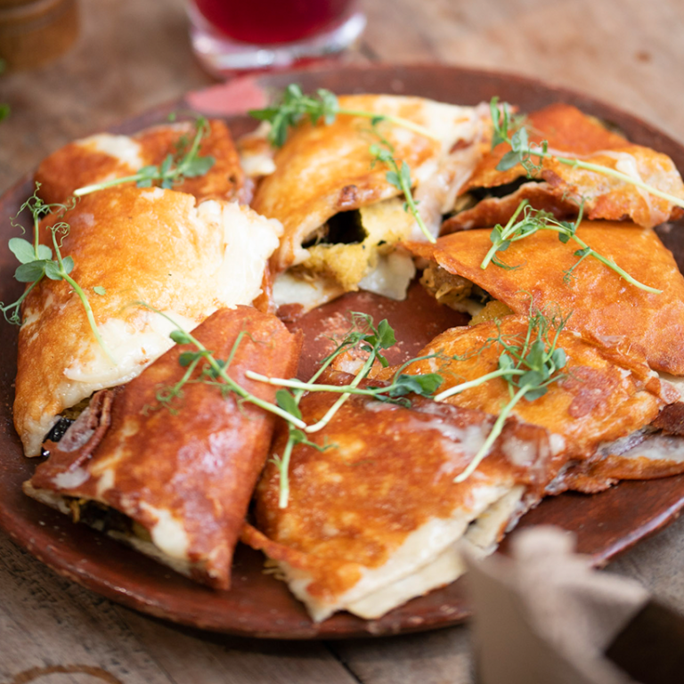 A beautifully plated Yucatán dish served during the Fluenz Spanish Immersion in Merida, highlighting the program’s boutique, high-end culinary experience. This premium adult Spanish immersion blends one-on-one Spanish tutoring with cultural and culinary training, including sessions with private chefs and partnerships like Hunikk, making it one of the best Spanish immersion programs for adults in Mexico.