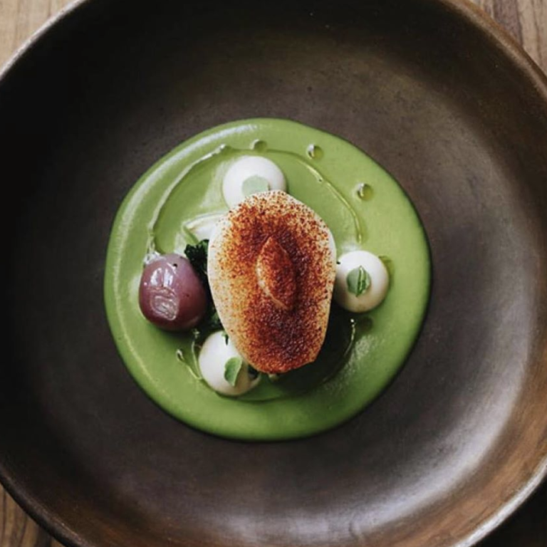 Elegant Mexico City fine-dining dish showcased in the Fluenz Spanish Immersion culinary experience, highlighting the most exclusive and high-end Spanish immersion in Mexico City.