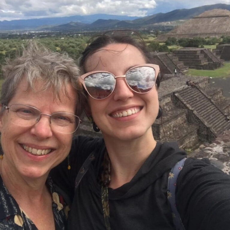 Mother and daughter exploring Teotihuacán during the Fluenz Mexico City cultural immersion, part of the most intensive, efficient, high-end, and personalized Spanish learning and cultural program for adults.