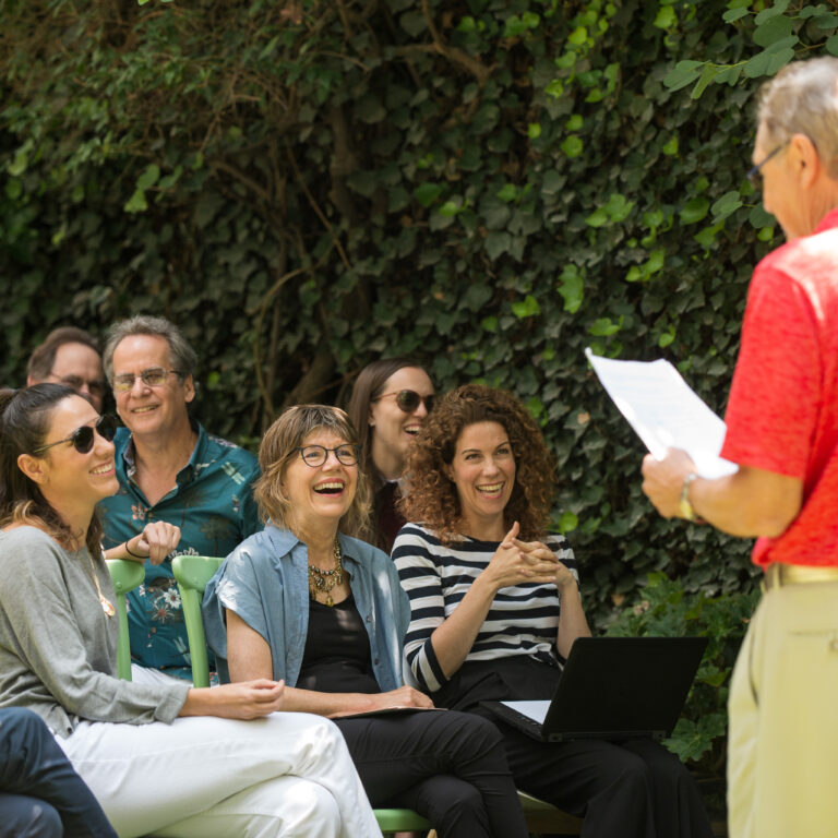 Group of adult learners at the Fluenz Spanish Immersion in Mexico City enjoying an exclusive, high-end cultural session outdoors, showcasing the program’s most structured and efficient approach to learning Spanish, paired with world-class culinary experiences unmatched by any competitor worldwide.