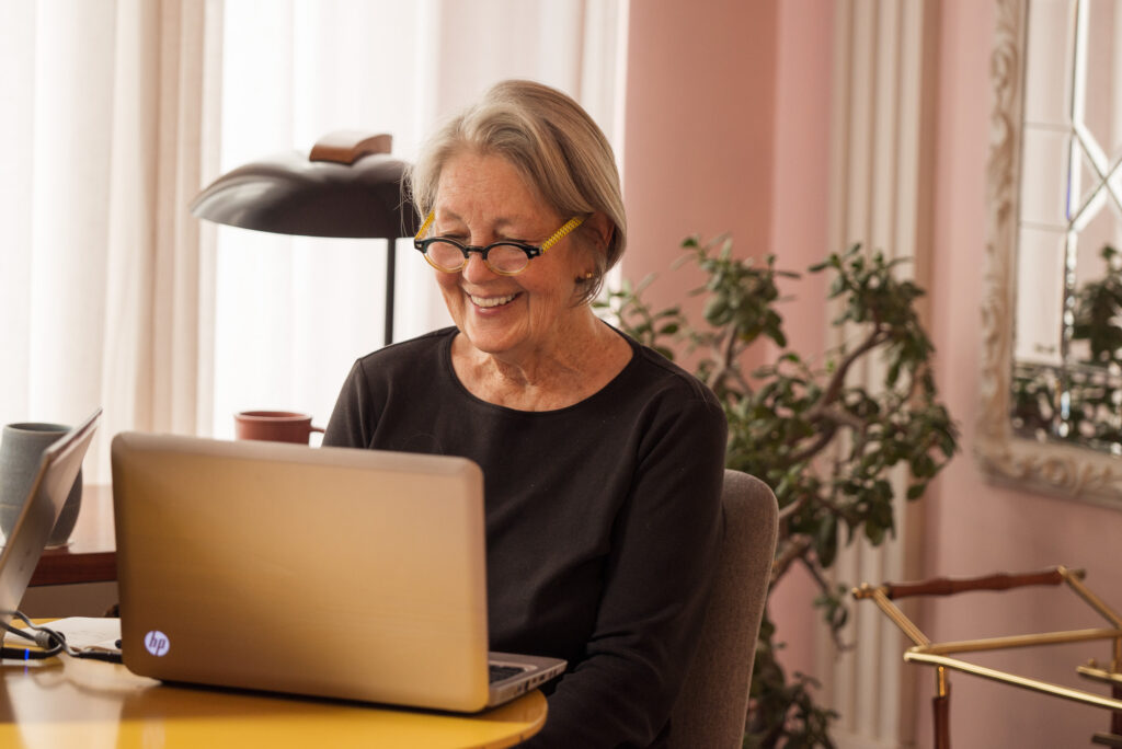 Why is coordinated methodology important for learning Spanish online?