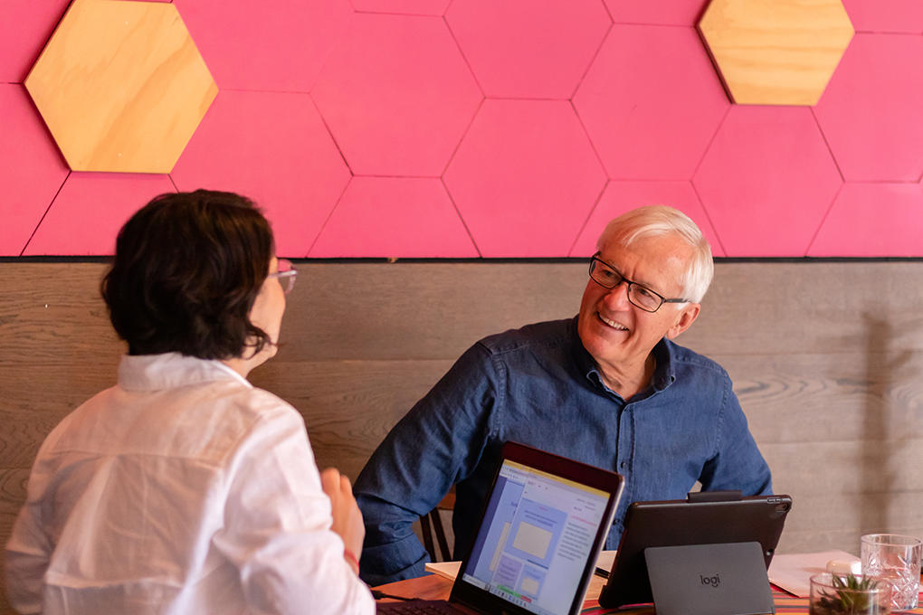 Fluenz Spanish Bootcamp in Mexico City with individualized one-on-one Spanish coaching, featuring an adult learner reviewing structured Spanish lessons with a Fluenz instructor.