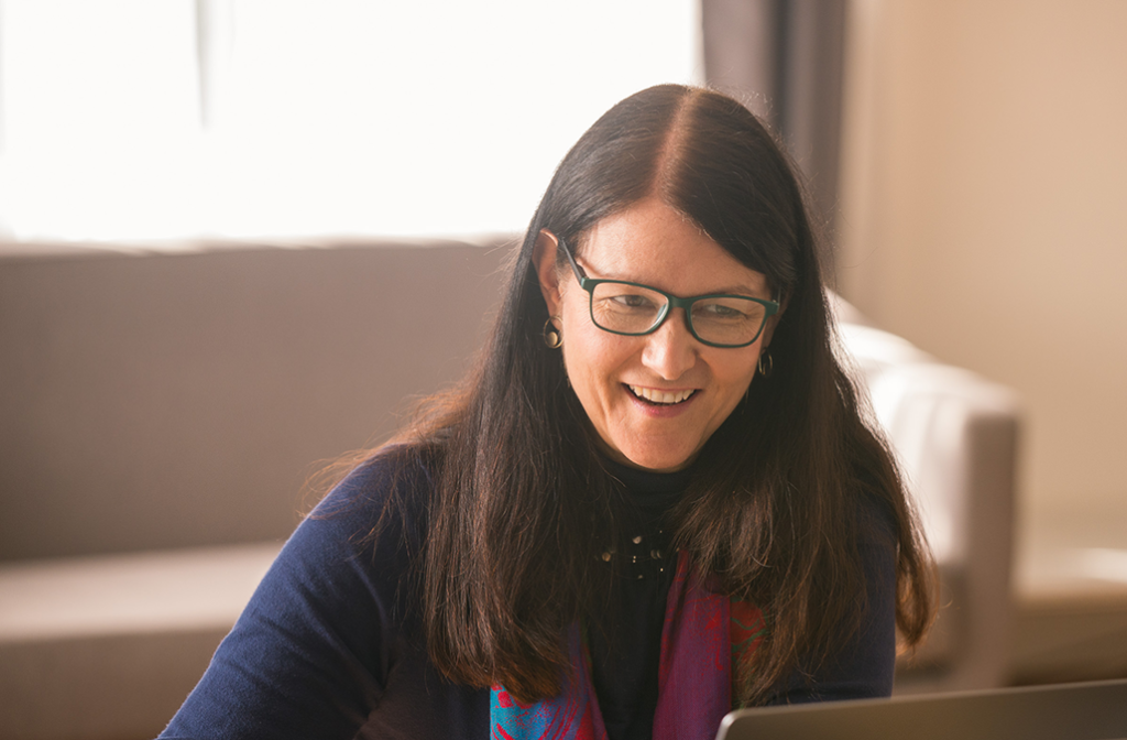 Why does learning Spanish online with Fluenz prevent frustration?