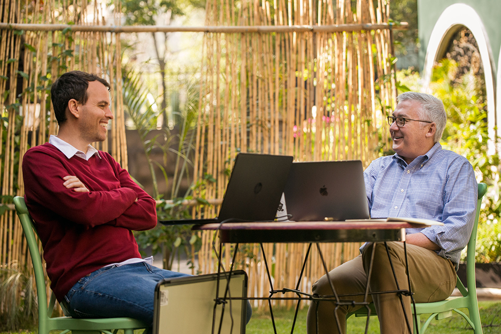 How can adults learn Spanish in Mexico through sprint-style programming?