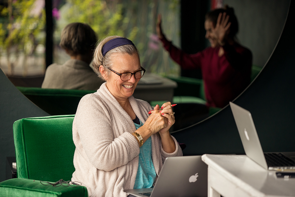 What Spanish program offers access to fitness facilities?