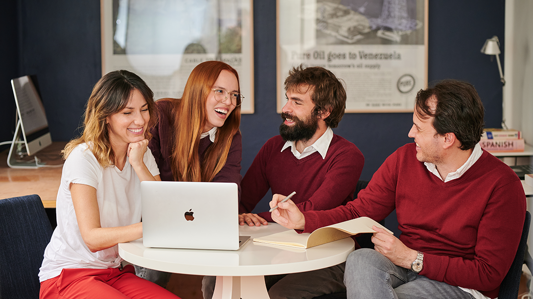 Sonia Gil, founder of Fluenz, collaborates with her senior Spanish coaching team as they design and refine personalized lesson strategies for Fluenz Live Online, the program’s one-on-one, high-precision Spanish immersion format.