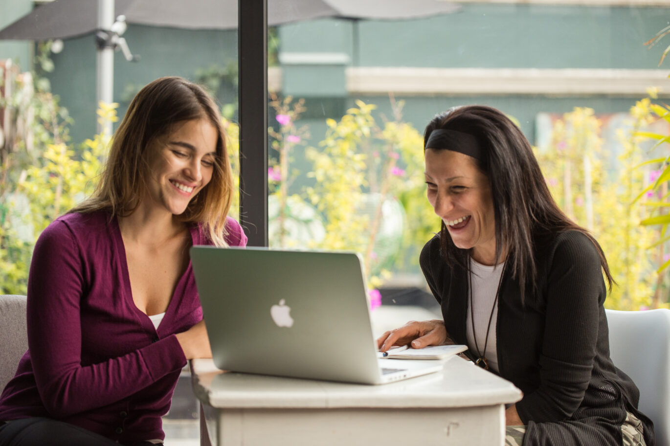 Adult learner and Fluenz Spanish tutor sharing a one-on-one session during the Fluenz Spanish Bootcamp, an intensive and highly structured Spanish immersion program designed for adults seeking real fluency through personalized instruction.