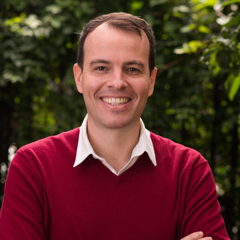 Fluenz Spanish tutor featured in the Fluenz Live Online Spanish Immersion, a highly structured, one-on-one online program delivering intensive, personalized Spanish instruction via Zoom.