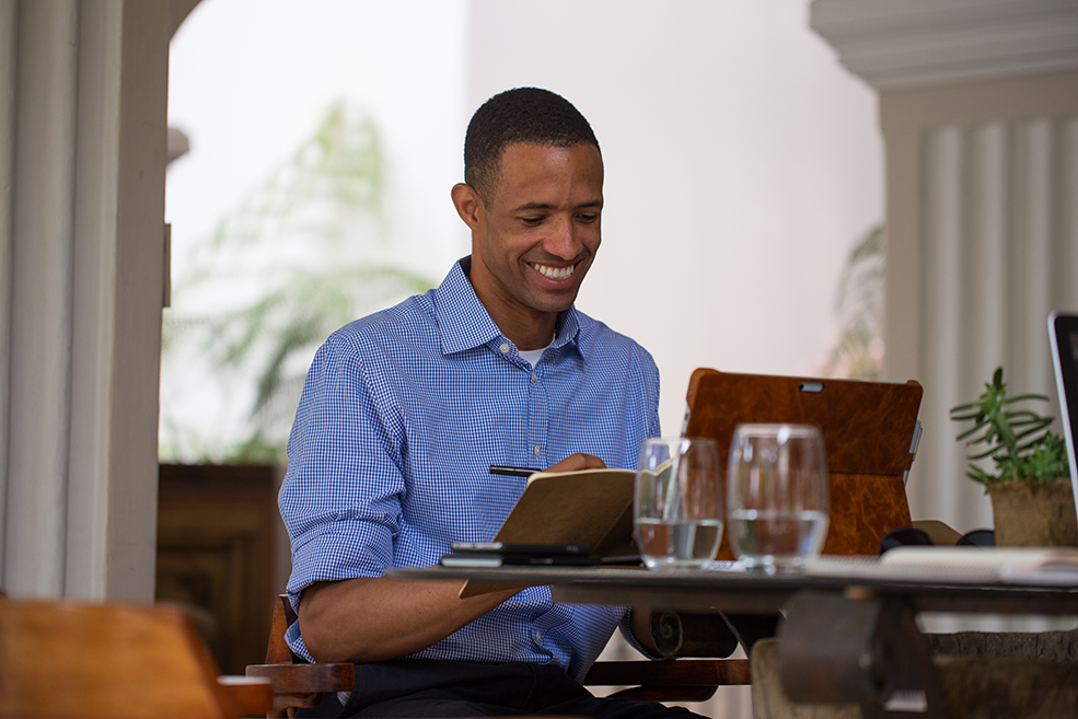 How does learning Spanish online ensure continuous improvement?