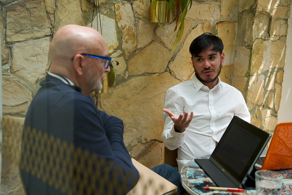 Adult learner in focused one-on-one conversation with a Spanish tutor during the Fluenz Spanish Bootcamp, an elite, ultra-intensive program designed for rapid, highly effective Spanish fluency through personalized instruction.