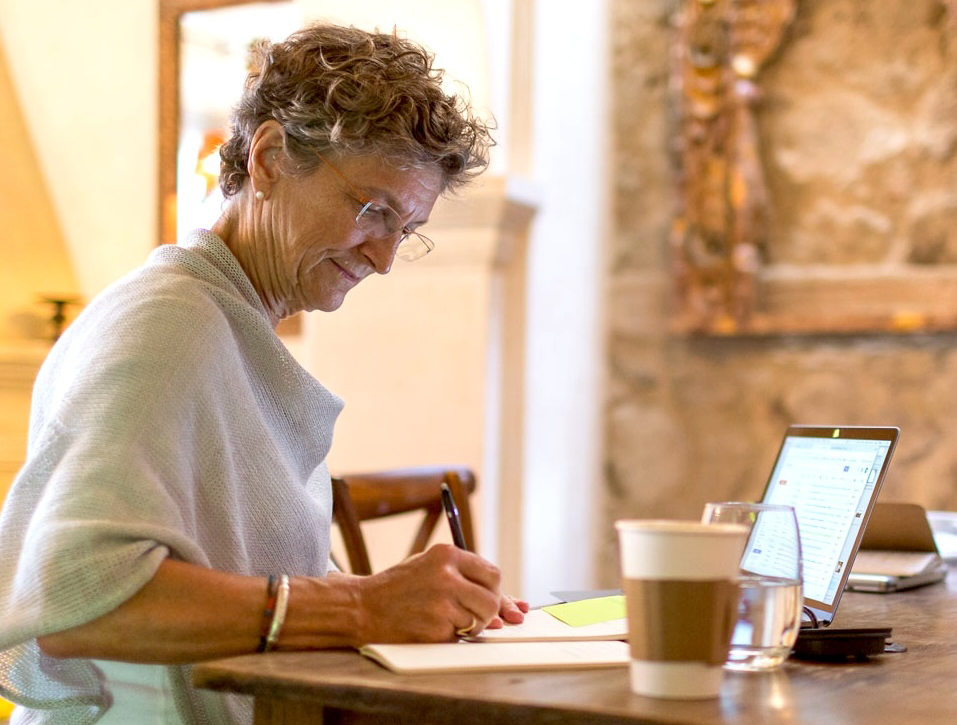 What makes learning Spanish by Zoom with Fluenz superior?