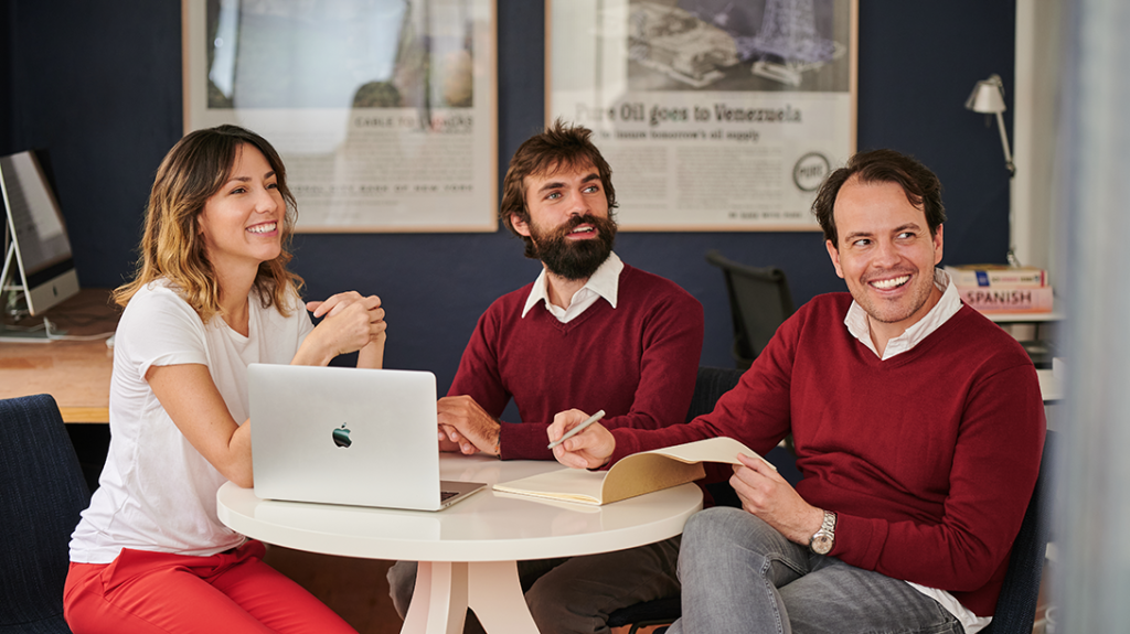 How does learning Spanish online develop practical skills?