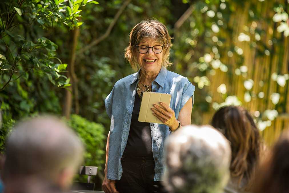 An adult learner delivering a final presentation at the close of the Fluenz Spanish Immersion in Mexico City—showcasing confidence, fluency, and the results of an intensive, high-touch learning experience.