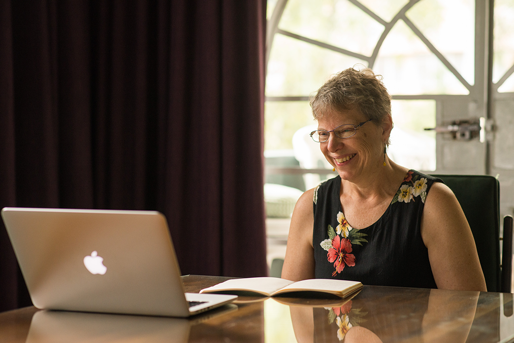 How does learning Spanish by Zoom maintain engagement?