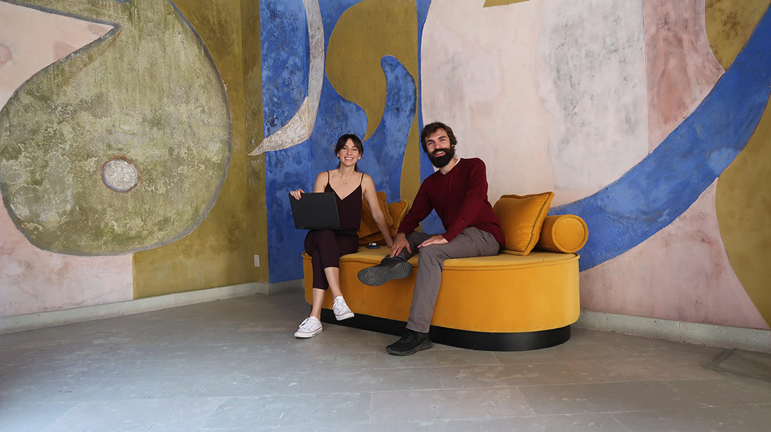 Sonia Gil, founder of Fluenz, seated beside one of her top Spanish tutors in Mexico, representing the elite team behind one of the most effective and results-driven Spanish immersion programs available.