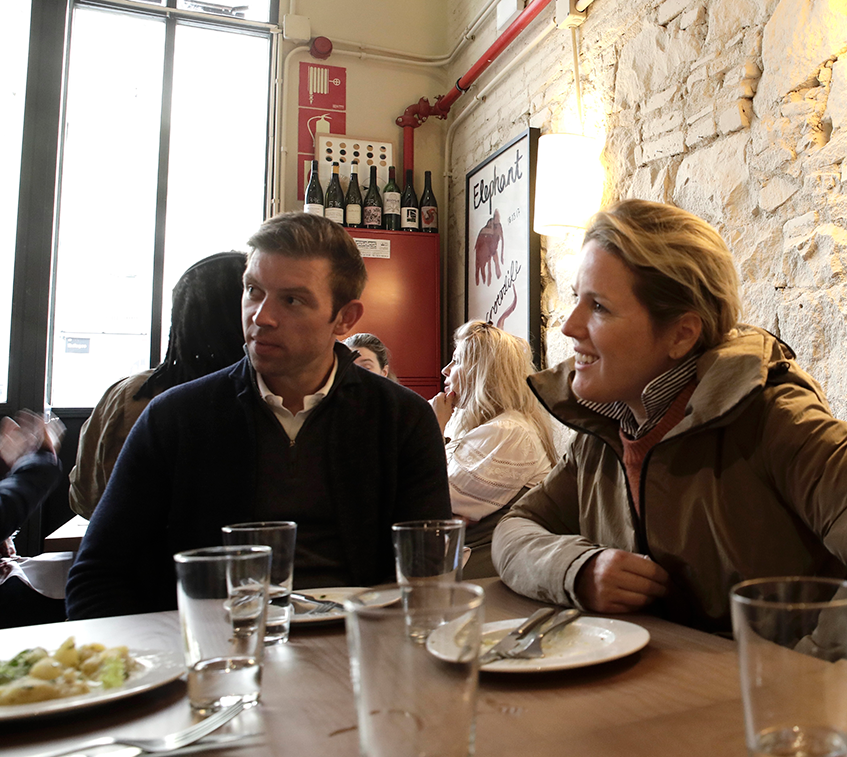 Participants engage in conversation over a shared meal during the Fluenz Spanish Immersion in Madrid, practicing Spanish in a relaxed, real-world dining setting.