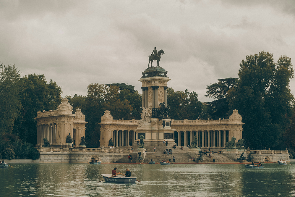 Learn Spanish Madrid — Retiro Park Proximity Enabling Daily Neighborhood Immersion