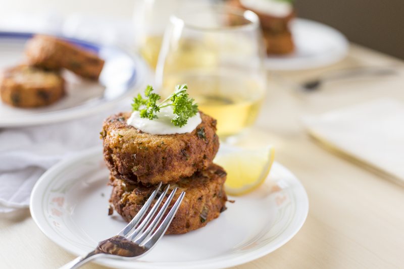 Fried Salmon Cakes with Lemony Aioli