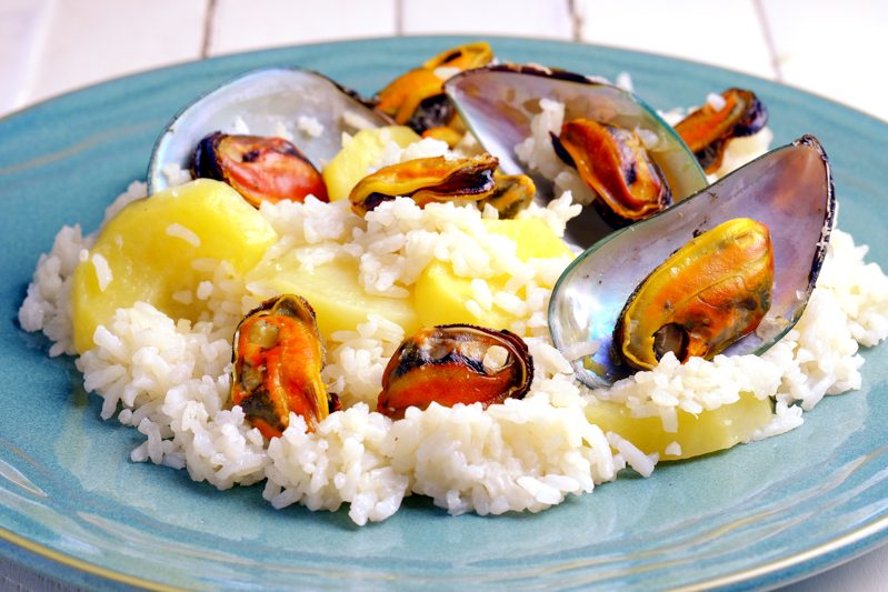 Slow Cooker Mussel and Potato Rice