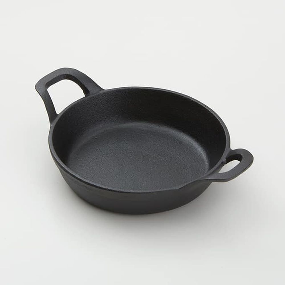 American Metalcraft Black Cast Iron Small Round Casserole With Handles And Lid, 18 Ounce Capacity