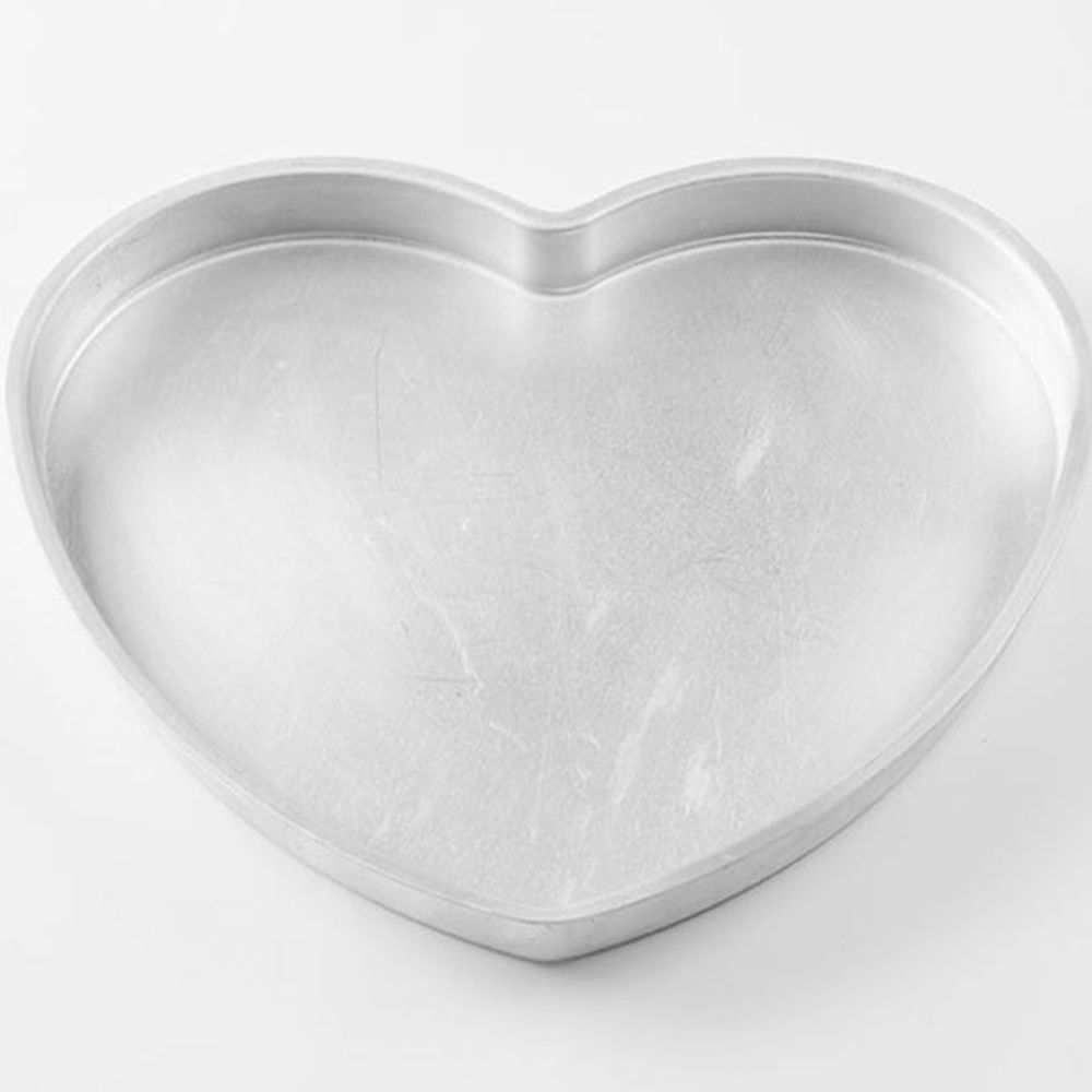 American Metalcraft Silver 18 Gauge Standard-weight Aluminum Heart-shaped Pizza Pan, 16 Inch Width X 1 1/2 Inch Deep -- 12 Per Case