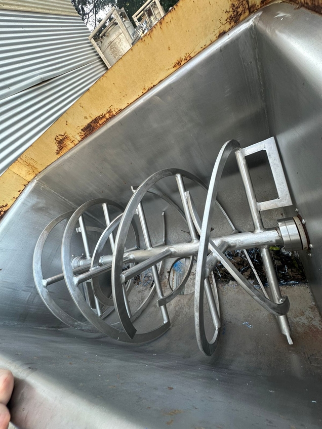 RIBBON BLENDER 300 LITROS