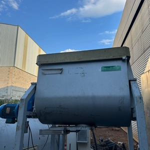 RIBBON BLENDER 300 LITROS
