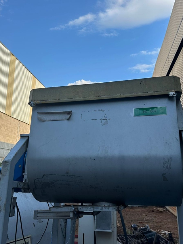 RIBBON BLENDER 300 LITROS