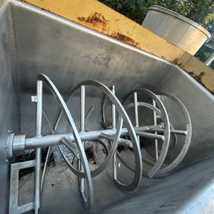 RIBBON BLENDER 300 LITROS