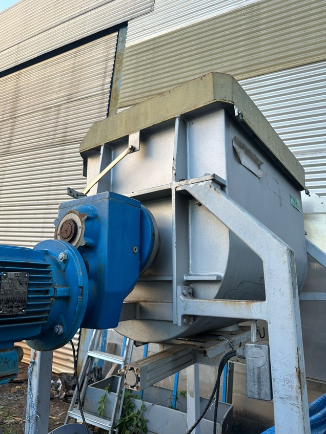 RIBBON BLENDER 300 LITROS