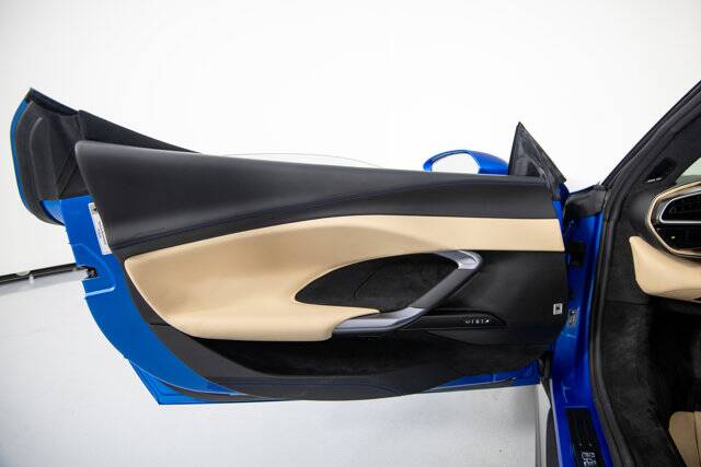 2023 296 GTS picture #11