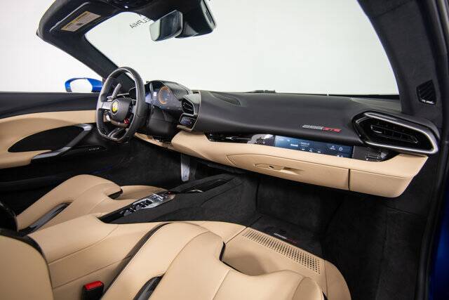 2023 296 GTS picture #16