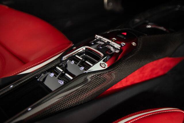 2025 296 GTS picture #16