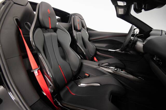 2025 296 GTS picture #17