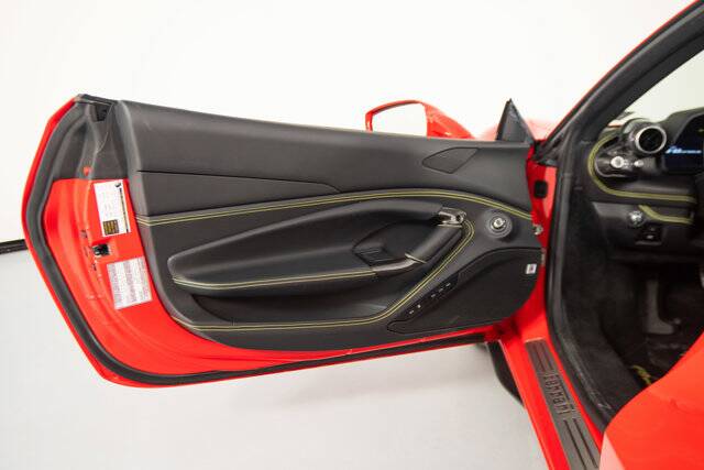 2022 F8 Spider picture #11