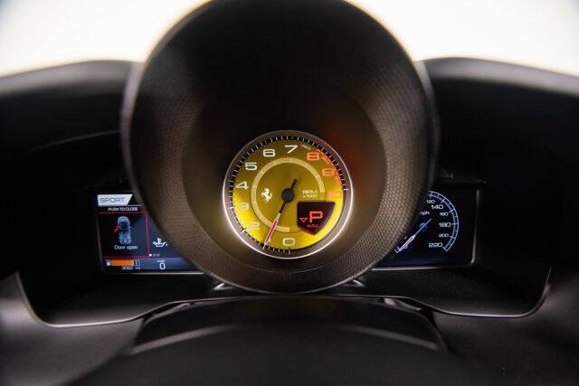 2022 F8 Spider picture #15